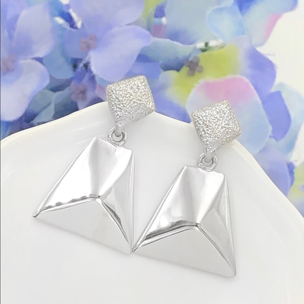 🍀 Abstract Silver Drop Post Earrings